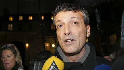 Edouard Martin, le d&eacute;l&eacute;gu&eacute; CFDT du site ArcelorMittal de&nbsp;Florange (Moselle), dans la cour de Matignon, le 5 d&eacute;cembre 2012.&nbsp; (PIERRE VERDY / AFP)