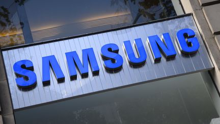 Une enseigne Samsung à Paris (illustration). (BERTRAND GUAY / AFP)