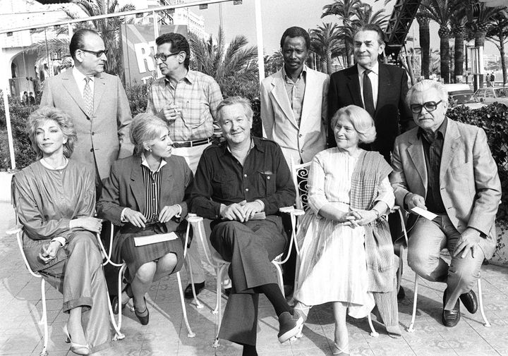 Lia Van Leer parmi les membres du jury du Festival de Cannes 1983 (assise, deuxième en venant de la droite). A sa droite, le président du jury, l'écrivain William Styron (lui-même assis à côté de la journaliste Yvonne Baby) et à sa gauche, le réalisateur Serguei Bondartchouk. A noter aussi, la présence dans ce jury des grands cinéastes Youssef Chahine et Souleymane Cissé (les deux au centre, debout). 
 (RALPH GATTI / AFP)