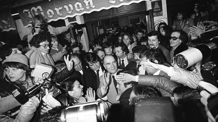 François Mitterrand, le soir de sa victoire à l'élection présidentielle, le 10 mai 1981, dans son fief à Château-Chinon (Nièvre.)&nbsp; (JEAN-CLAUDE DELMAS / AFP)