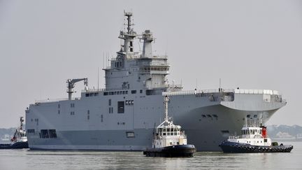 Le navire Mistral "S&eacute;bastopol" dans le port de Saint-Nazaire (Loire-Atlantique), le 16 mars 2015. (GEORGES GOBET / AFP)