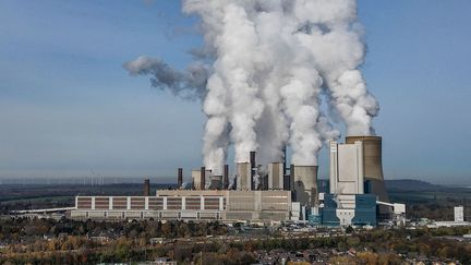 Une usine à charbon à Niederaussem, en Allemagne, le 22 novembre 2023. (OLIVER BERG / DPA / AFP)