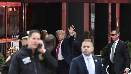 L'ancien président américain Donald Trump arrive à la Trump Tower, à New York, aux Etats-Unis, le 3 avril 2023. (ED JONES / AFP)