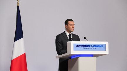 Le président du Rassemblement national, Jordan Bardella, le 24 juin 2024 à Paris lors de la présentation du programme du RN pour les élections législatives. (QUENTIN DE GROEVE / AFP)