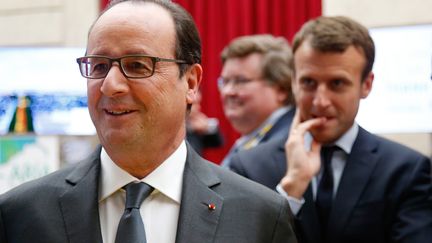 François Hollande et Emmanuel Macron à l'Elysée, le 23 mai 2016. (CHARLES PLATIAU / AFP)