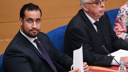 Alexandre Benalla lors de sa première audition devant la commission d'enquête du Sénat à Paris, le 19 septembre 2018.&nbsp; (ALAIN JOCARD / AFP)