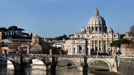 La basilique Saint-Pierre de Rome et le pont Saint Ange au Vatican. (MANUEL COHEN / MANUEL COHEN)