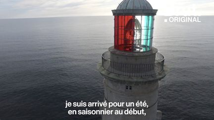 Brut s'est rendu sur le plus ancien phare de France toujours en activité, dans l'estuaire de la Gironde. Pierre et Thomas, ses gardiens, veillent sur ce lieu hors du commun. Ils racontent à Brut leur métier et leur quotidien.