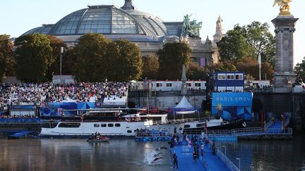 The start of the mixed triathlon relay in the Seine on August 5, 2024 (FRANCK FIFE / AFP)