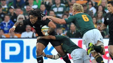 Ma'a Nonu dans la défense féroce des Sud-Africains