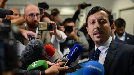 Pablo Longoria en zone mixte après le match annulé entre l'Olympique de Marseille et l'Olympique Lyonnais, le 29 octobre 2023. (CHRISTOPHE SIMON / AFP)