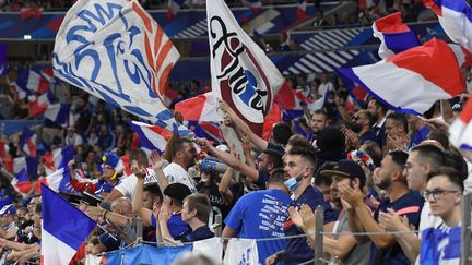 Les supporters français au Groupama Stadium lors de la rencontre entre la France et la Finlande, le 7 septembre 2021.&nbsp; (MOURAD ALLILI/SIPA)