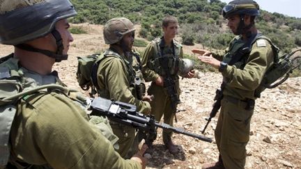 Une infanterie de soldats israéliens lors d'une simulation de combat, le 5 juillet 2010. (AFP PHOTO / JACK GUEZ)