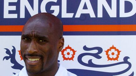 Sol Campbell en 2004 (PAUL BARKER / AFP)