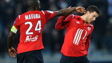 Rio Mavuba et Eden Hazard lors de leur passage à Lille. (DENIS CHARLET / AFP)