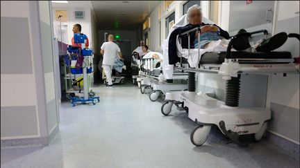 Un couloir du centre hospitalier de Versailles (Yvelines) le 29 juin 2018, lors d'une précédente vague de chaleur. (MAXPPP)