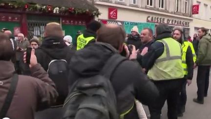 Des "gilets jaunes" frustrés de ne pas rencontrer Emmanuel Macron le 15 janvier 2019 (Capture d'écran France 2)