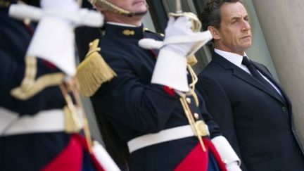 Nicolas Sarkozy sur le perron de l'Elysée (24 août 2011) (AFP)