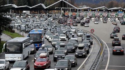 Péage sur l'A43 à proximité de Chignin, en Savoie, le 13 février 2016.&nbsp; (JEAN-PIERRE CLATOT / AFP)