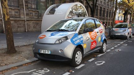 Une station Autolib' à Paris, en 2011. (MARLENE AWAAD / IP3 / MAXPPP)