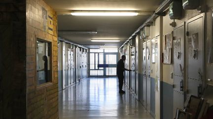 Un couloir de la maison d'arrêt de Bordeaux-Gradignan, le 4 mai 2017. (COTTEREAU FABIEN / MAXPPP)