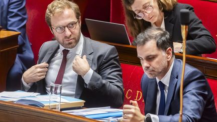 Le ministre de l'Économie Antoine Armand et le ministre du Budget Laurent Saint-Martin à l'Assemblée nationale le 21 octobre 2024. (IP3 PRESS/MAXPPP)