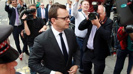  (© MaxPPP / Andy Coulson début juin, à son arrivée au tribunal de Londres.)