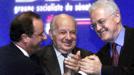 &nbsp; (Claude Estier alors sénateur de Paris, entouré de François Hollande et Lionel Jospin © SIPA/Vincent Kessler)