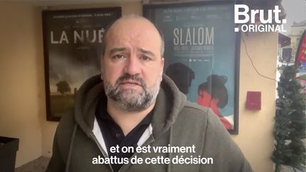 Arnaud Vialle est gérant du Cinema Rex de Sarlat. Pour lui, l'avenir de son cinéma fondé par ses grands-parents est menacé par la crise. Il témoigne.