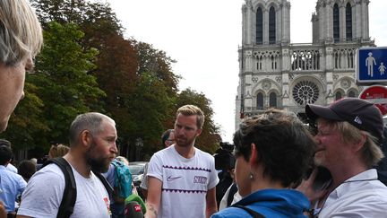 Frédéric Guillo, de la CGT du 4e arrondissement de Paris, s'exprime lors d'un point de presse le 5 août 2019 organisé par la CGT et d'autres associations sur la pollution autour de Notre-Dame. (DOMINIQUE FAGET / AFP)