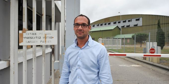 Bruno Granja, défenseur du projet &quot;Hollywood-sur-Garonne&quot;, devant l&#039;ancienne base militaire de Francazal (7 juin 2011)
 (Eric Cabanis / AFP)