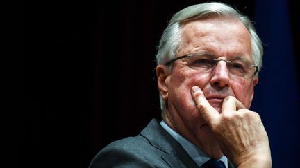 Michel Barnier lors d'un meeting de campagne à Maisons-Alfort (Val-de-Marne), le 26 octobre 2021.&nbsp; (ALAIN JOCARD / AFP)