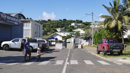 Une rue de Nouméa, le 24 mai 2024 en Nouvelle-Calédonie. (THEO ROUBY / AFP)