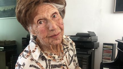 Colette Maze chez elle, le 16 juin 2023, le jour de ses 109 ans. (BERENGERE BONTE / RADIO FRANCE)