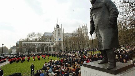 L'Abbaye de Westminster accueille, outre plusieurs souverains, de nombreux «grands hommes» britanniques, poètes, savants ou hommes politiques. Churchill n'y est pas enterré, mais une plaque à son nom honore sa mémoire dans cette nécropole royale. (GERRY PENNY / POOL WPA / AFP)