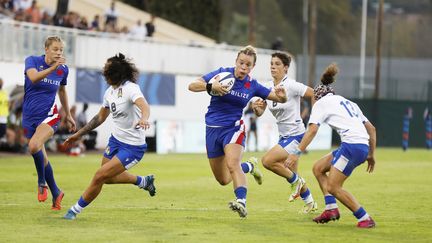 Les Bleues ont fait l’essentiel en première période en marquant 3 essais, chacun transformés par Caroline Drouin. Les marqueuses du jour sont : Laure Sansus (6’), Céline Ferrer (13’) et Annaëlle Deshayes (22’). Score final 21-0
Les joueuses de Thomas Darrack affronteront à nouveaux leurs adversaires transalpines dans une semaine.