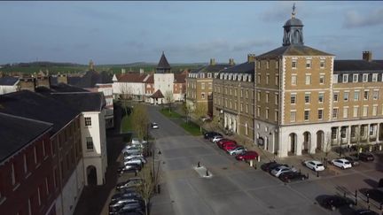 Roi Charles III : à la découverte de la ville qu'il a bâti (France 2)