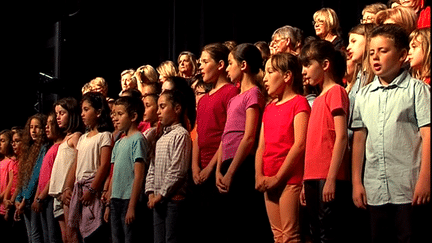 Chorale des écoliers et habitants des quartiers/"Flâneries Musicales de Reims" 
 (Culturebox / capture d&#039;écran)