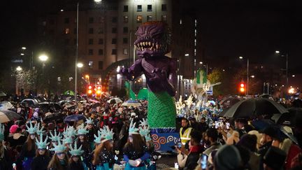 La parade du festival d'Halloween du festival de Derry de 2022 qui réunit chaque année des centaines de milliers de spectateurs. (NIALL CARSON / MAXPPP)