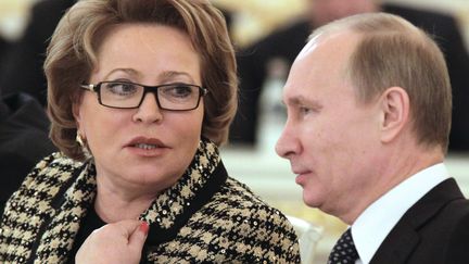 La pr&eacute;sidente du Conseil de la f&eacute;d&eacute;ration russe Valentina Matvienko et le pr&eacute;sident Vladimir Poutine, le 26 d&eacute;cembre 2011 &agrave; Moscou (Russie). (MIKHAIL KLIMENTYEV / RIA NOVOSTI / AFP)