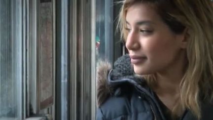 Farah Zenasni, 25 ans, vient de déménager à Fleury-les-Aubrais (Loiret), dans un T3 dont elle n'osait même pas rêver auparavant. (CAPTURE ECRAN FRANCE 2)