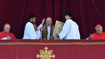 Le pape François lors de son traditionnel discours "Urbi et Orbi" sur la place Saint-Pierre au Vatican, le 25 décembre 2019.&nbsp; (ALBERTO PIZZOLI / AFP)