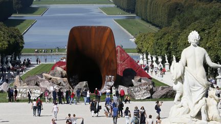 La sculpture "Dirty Corner" d'Anish Kapoor à nouveau dégradée
 (PATRICK KOVARIK / AFP)