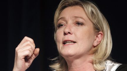 Marine Le Pen, pr&eacute;sidente du Front national, lors d'une conf&eacute;rence de presse &agrave; Paris, le 2 mai 2012. (PIERRE VERDY / AFP)