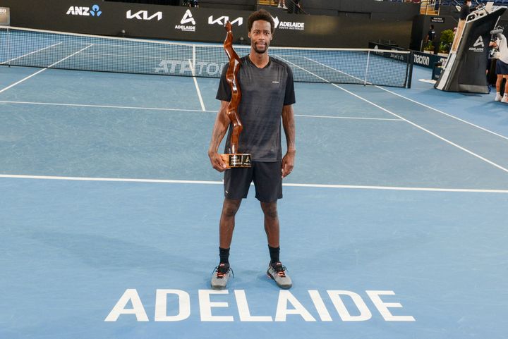 Gaël Monfils lors de son dernier titre ATP, à Adélaïde le 9 janvier 2022. (BRENTON EDWARDS / AFP)