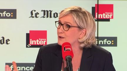 Marine Le Pen, présidente du Front national, invitée de "Questions Politiques" sur franceinfo/France Inter dimanche 8 avril. (RADIO FRANCE)