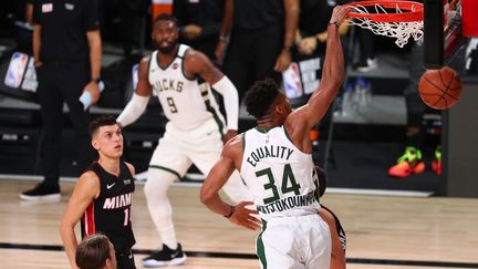 Le duo Giannis Antetokounmpo/Khris Middleton a totalisé 66 points (POOL / GETTY IMAGES NORTH AMERICA)