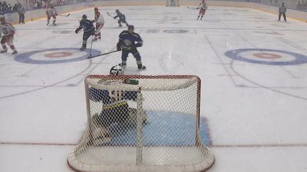 Une lourde défaite mais logique face à un adversaire mieux préparé et mieux classé, pour une fête du hockey à la patinoire de Saint-Pierre. (SPM La 1ère)