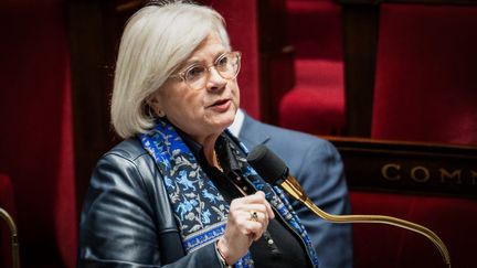 La ministre de la Santé, Catherine Vautrin, répond à une question à l'Assemblée nationale, le 23 janvier 2024, à Paris. (XOSE BOUZAS / HANS LUCAS / AFP)