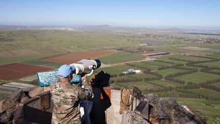 Un observateur des Nations unies observe le plateau du Golan, le 30 avril 2015 en Isra&euml;l. (SIPANY / SIPA  )